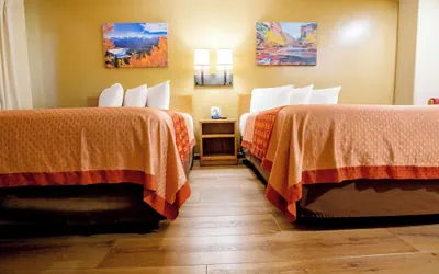 Photo 4 - Glenwood Springs Cedar Lodge