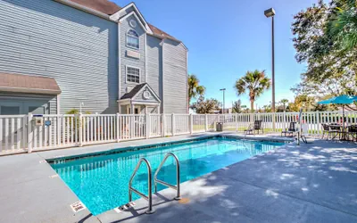 Photo 2 - Microtel Inn & Suites by Wyndham Zephyrhills