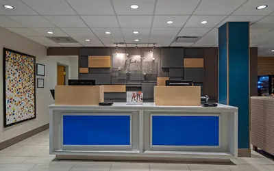 Holiday Inn Express Hotel & Suites Woodbridge by IHG
