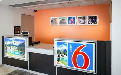 Photo 3 - Motel 6 Anchorage, AK - Midtown