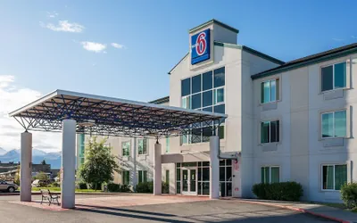 Photo 2 - Motel 6 Anchorage, AK - Midtown