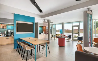 Photo 2 - avid hotel Lancaster by IHG