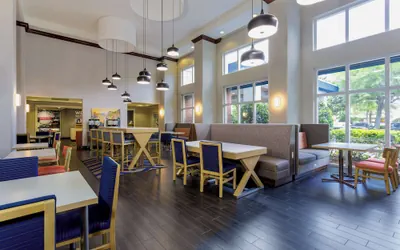 Photo 2 - Hampton Inn & Suites Tallahassee I-10/Thomasville Road, FL
