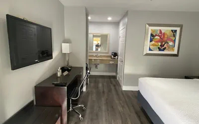 Photo 4 - Fairview Inn and Suites