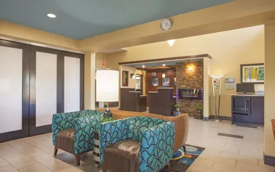 Photo 4 - La Quinta Inn & Suites by Wyndham Elizabethtown