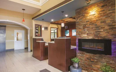 Photo 2 - La Quinta Inn & Suites by Wyndham Elizabethtown