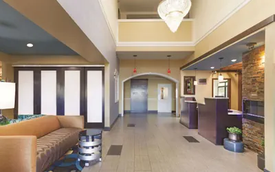 Photo 3 - La Quinta Inn & Suites by Wyndham Elizabethtown