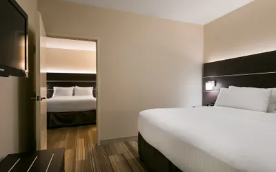 Photo 4 - Holiday Inn Express & Suites Everett by IHG