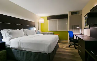 Photo 5 - Holiday Inn Express & Suites Everett by IHG