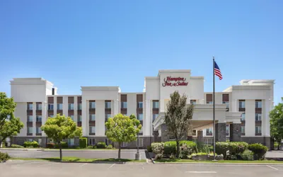 Photo 2 - Hampton Inn & Suites Fresno