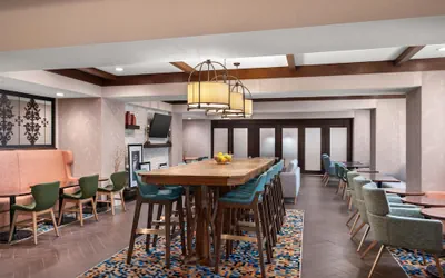 Photo 4 - Hampton Inn & Suites Fresno