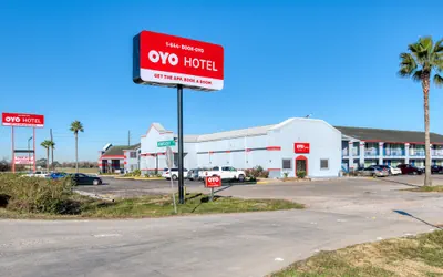 Photo 2 - OYO Hotel Rosenberg TX I-69