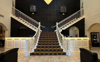 Photo 3 - Chateau Avalon Hotel & Spa