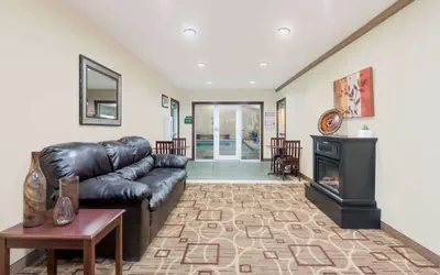 Photo 3 - Hawthorn Extended Stay by Wyndham Seville