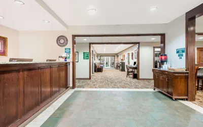Photo 2 - Hawthorn Extended Stay by Wyndham Seville