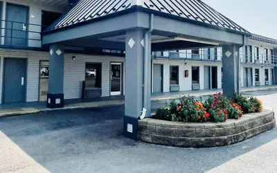 Photo 4 - Rogers Inn