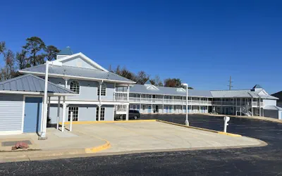 Photo 2 - Key West Inn - Millbrook