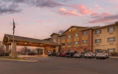 Photo 2 - Comfort Suites Boise West Meridian