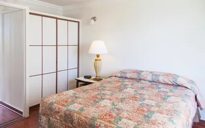 Photo 3 - Holiday Surf Hotel