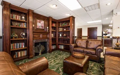 Photo 5 - Savannah House Hotel