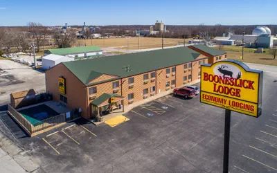 Photo 2 - Booneslick Lodge of Neosho