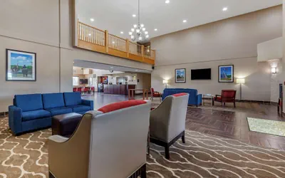 Photo 3 - Comfort Suites Delavan - Lake Geneva Area