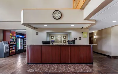 Photo 2 - Comfort Suites Delavan - Lake Geneva Area
