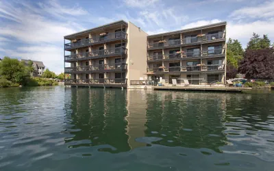 Lakeshore Inn