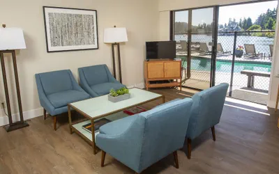 Photo 4 - Lakeshore Inn