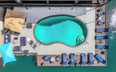 Photo 2 - Lakeshore Inn