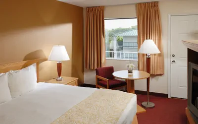 Photo 4 - Whispering Hills Inn