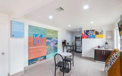 Photo 3 - Motel 6 Grand Prairie, TX - Near Six Flags Drive