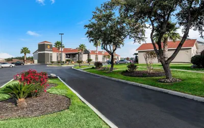 Photo 2 - La Quinta Inn by Wyndham San Antonio Brooks City Base