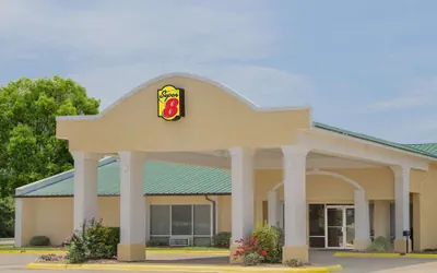Photo 2 - Super 8 by Wyndham Brinkley