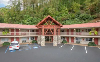 Photo 2 - Econo Lodge Cherokee Near Island Park