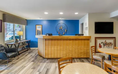 Photo 4 - Econo Lodge Cherokee Near Island Park