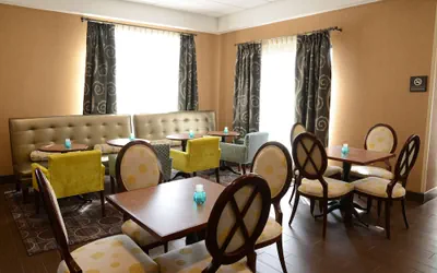 Photo 2 - Hampton Inn Americus