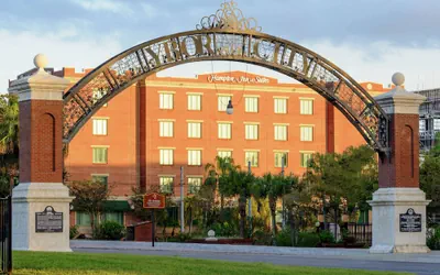 Photo 2 - Hampton Inn & Suites Tampa/Ybor City/Downtown
