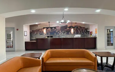 Photo 3 - La Quinta Inn & Suites by Wyndham Albuquerque Midtown