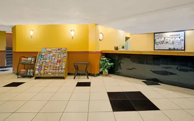Photo 2 - Super 8 by Wyndham Denver Stapleton