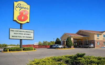 Photo 2 - Super 8 by Wyndham Gallup