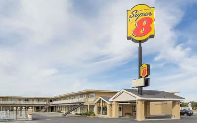 Photo 2 - Super 8 by Wyndham Wells