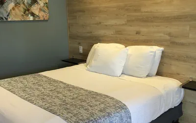 Photo 4 - Anaheim Executive Inn & Suites