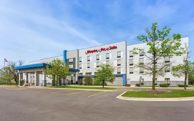 Photo 2 - Hampton Inn & Suites Bolingbrook