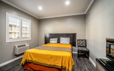 Photo 2 - Regency Inn & Suites