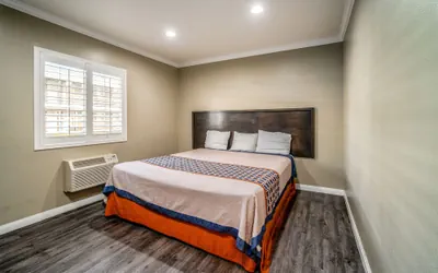 Photo 4 - Regency Inn & Suites