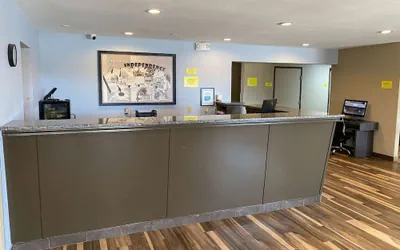 Photo 4 - Super 8 by Wyndham Independence KS