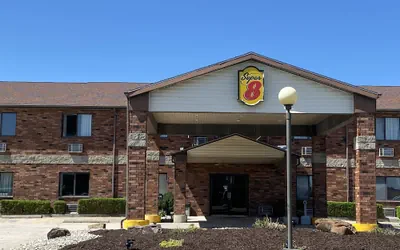 Photo 2 - Super 8 by Wyndham Independence KS