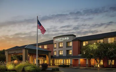Photo 2 - Courtyard by Marriott Kansas City Shawnee