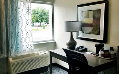 Photo 5 - Baymont by Wyndham Des Moines North